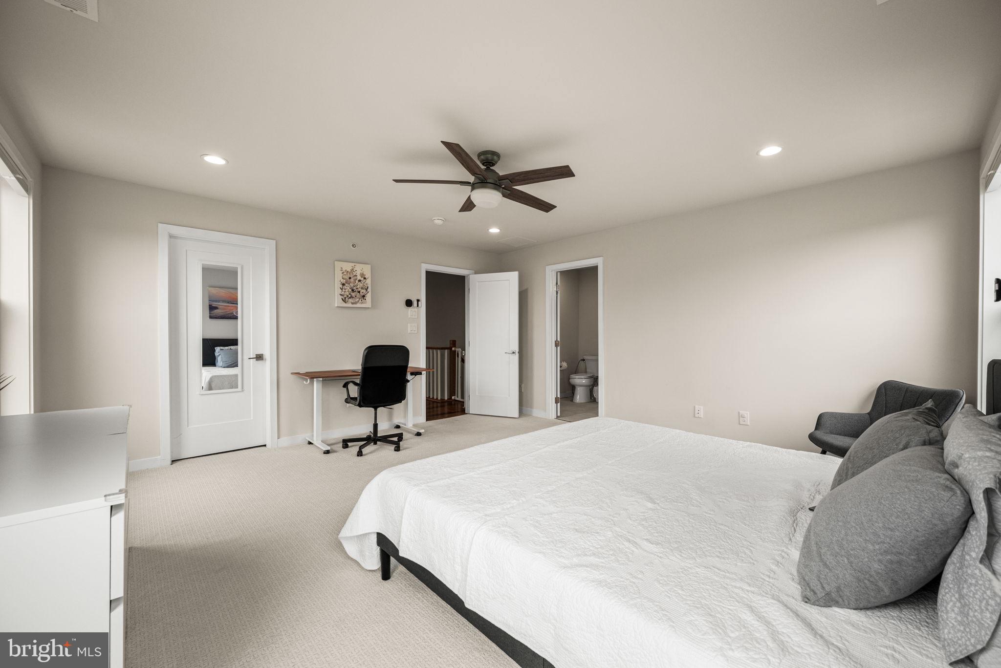 RESERVE AT CENTER SQUARE - Residential