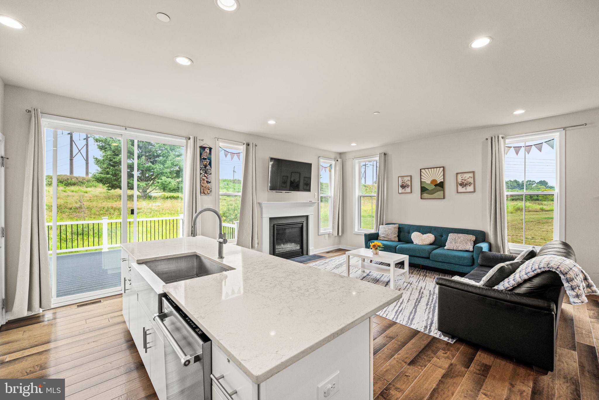 RESERVE AT CENTER SQUARE - Residential