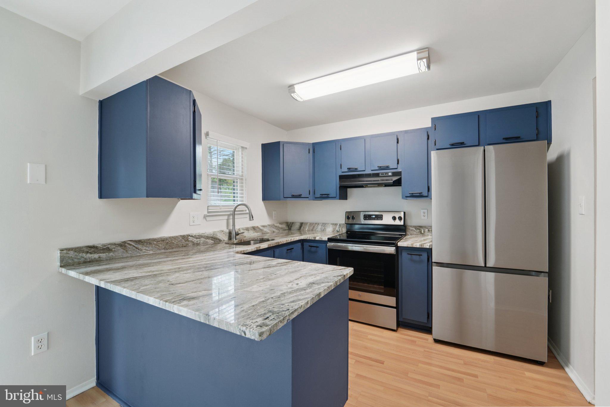 28 ROMANOFF CT