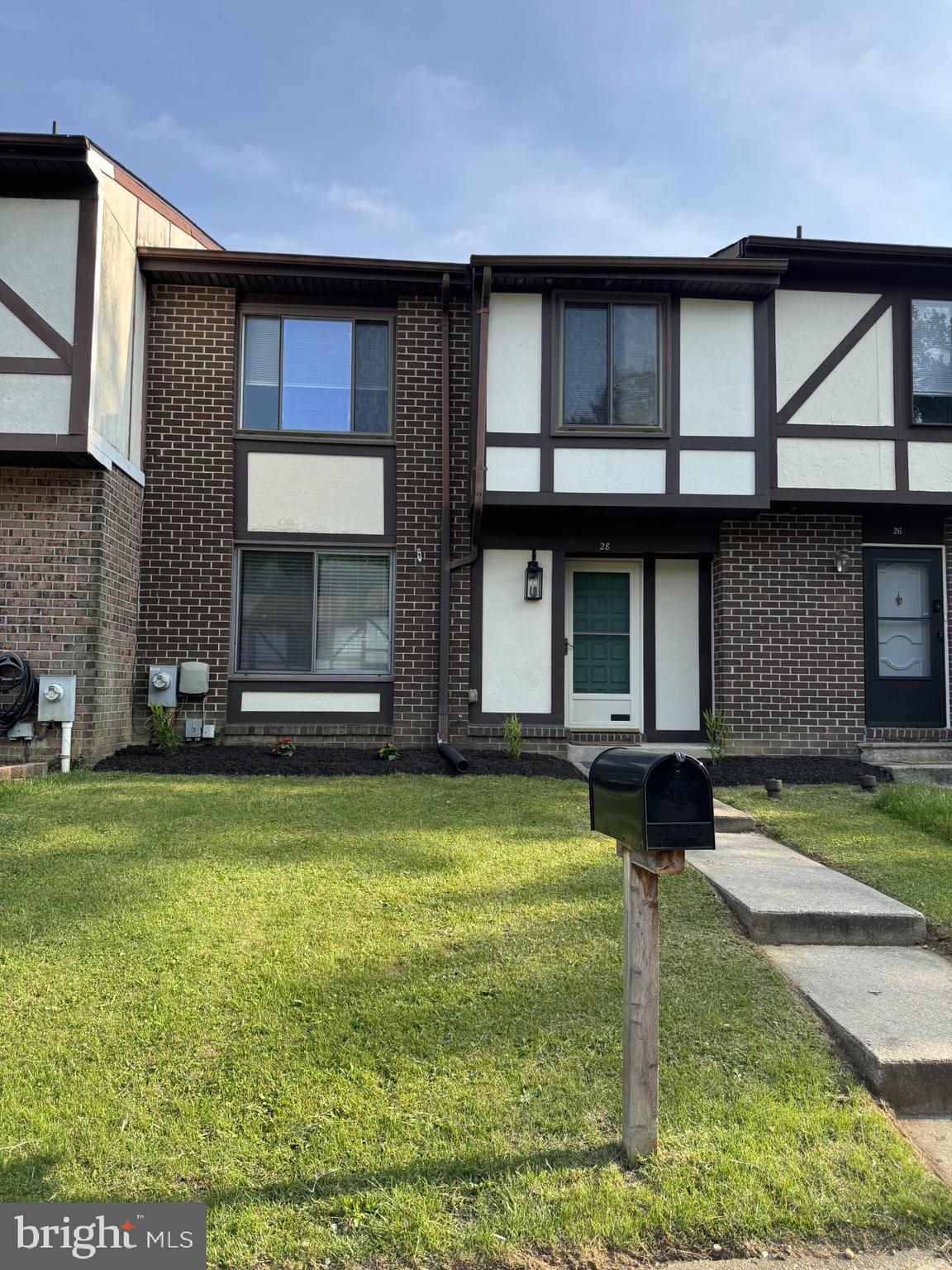 28 ROMANOFF CT