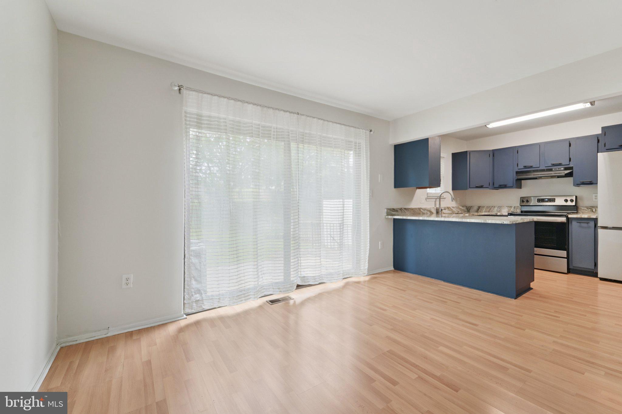 28 ROMANOFF CT