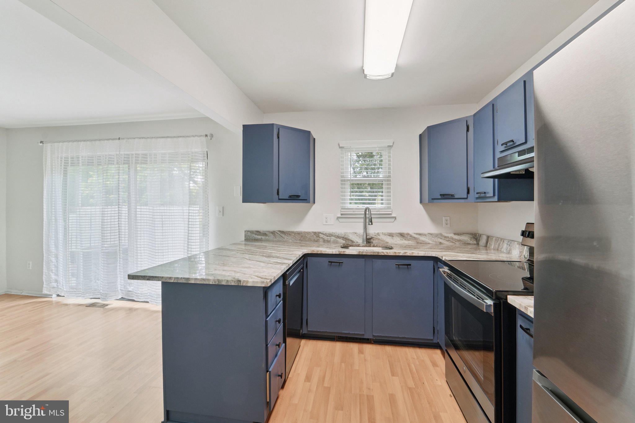 28 ROMANOFF CT