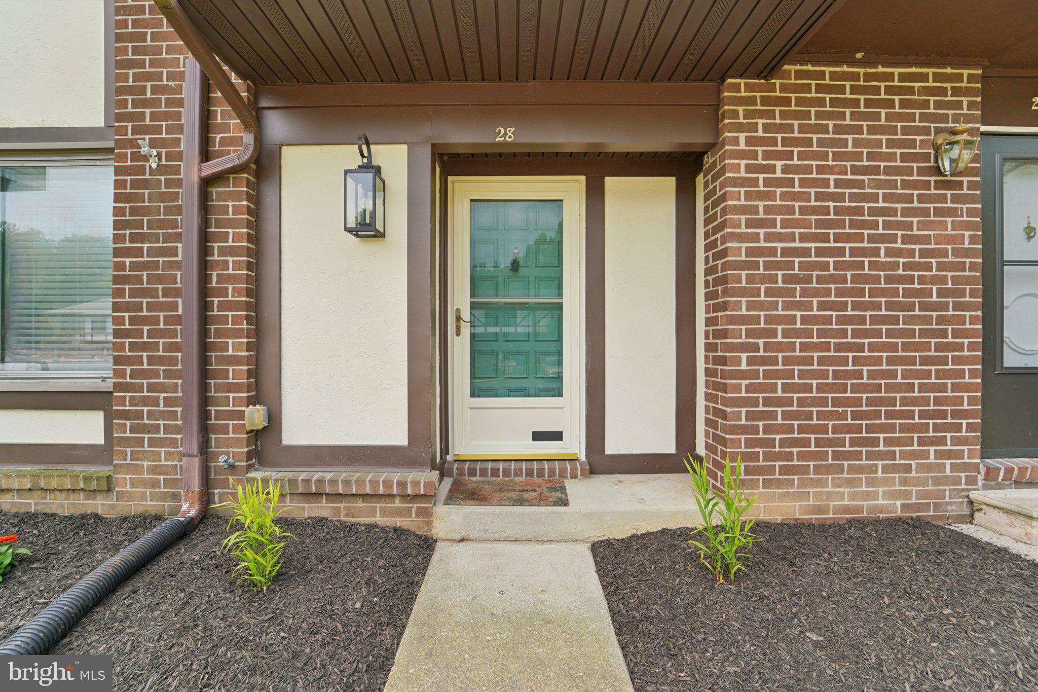 28 ROMANOFF CT