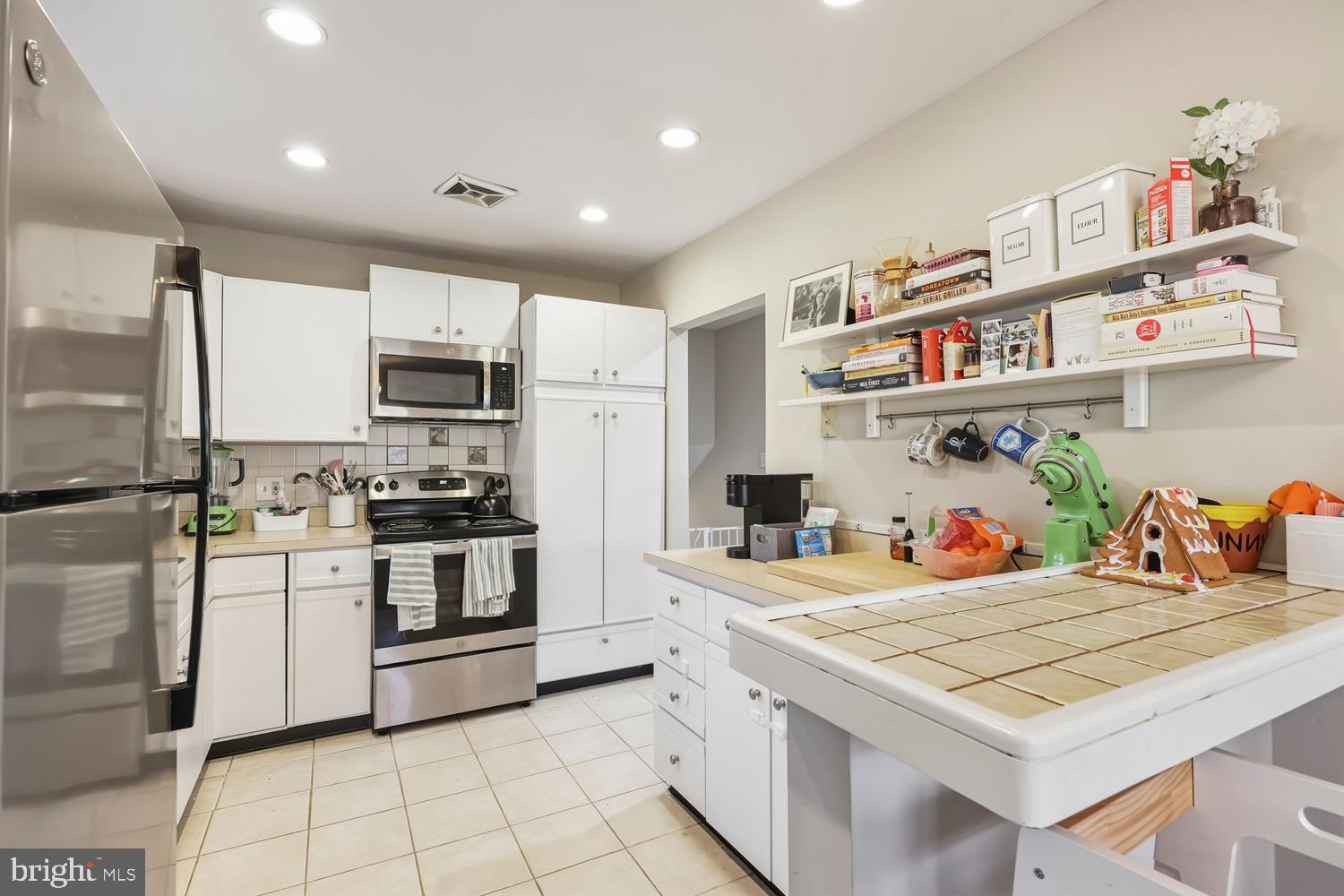 1105 WESTBRIAR COURT NE