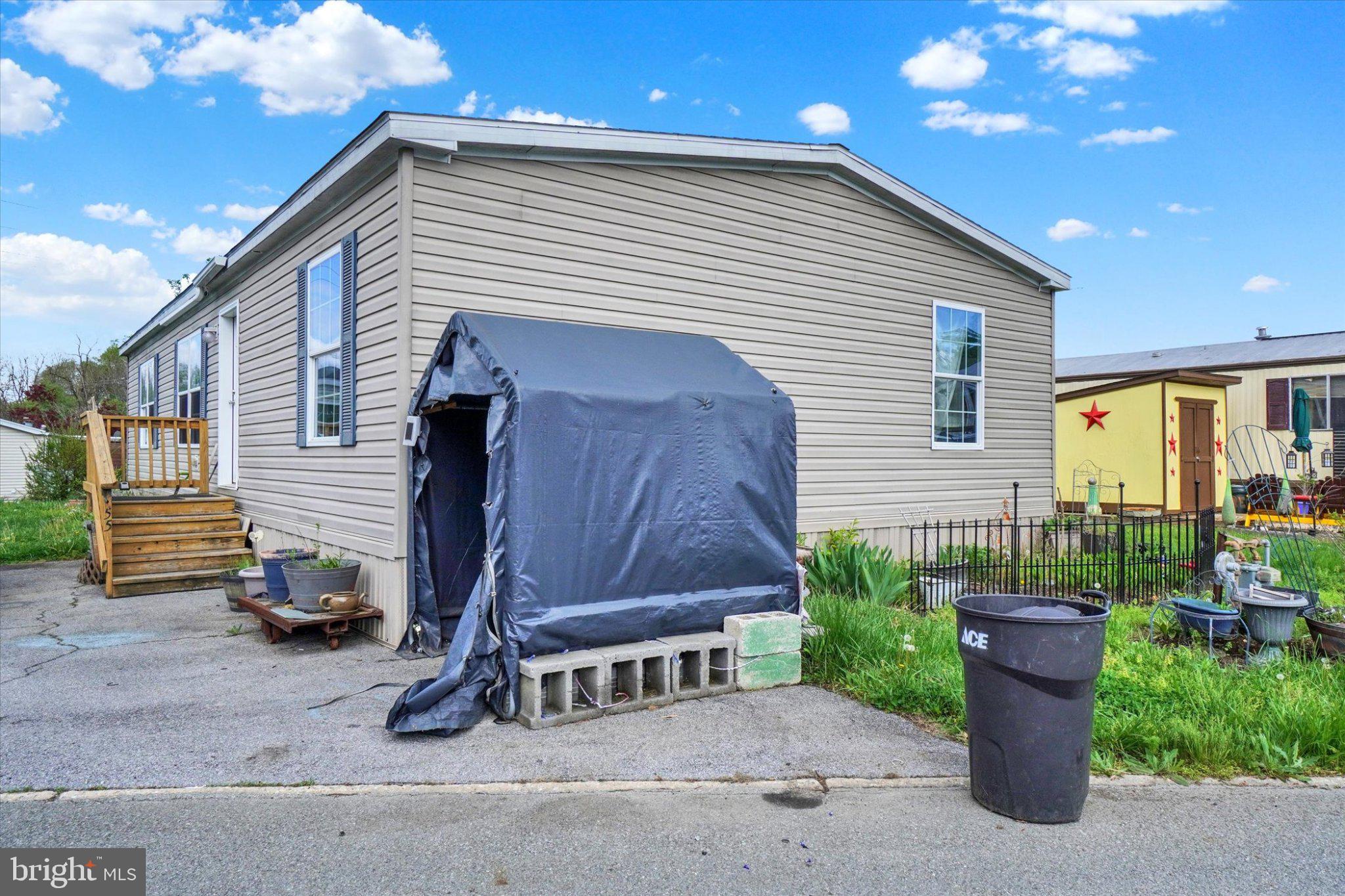 ROLLING HILLS ESTATES - Residential