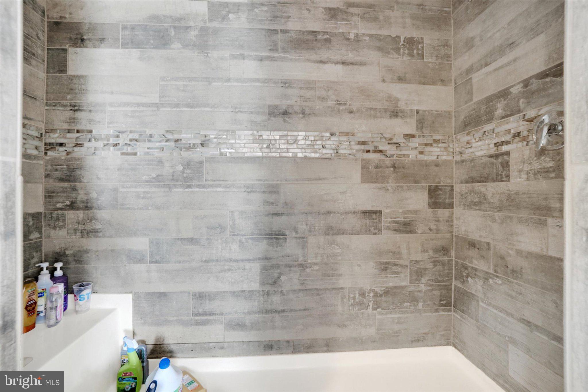 ROLLING HILLS ESTATES - Residential