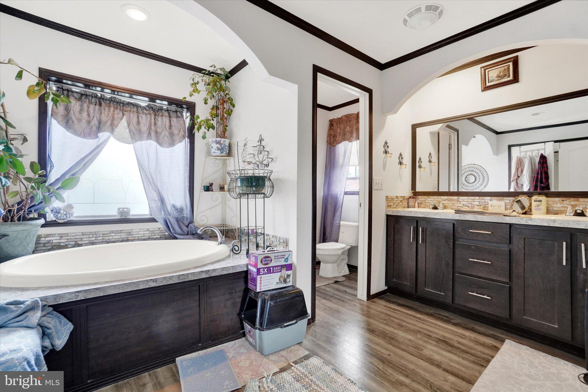 ROLLING HILLS ESTATES - Residential