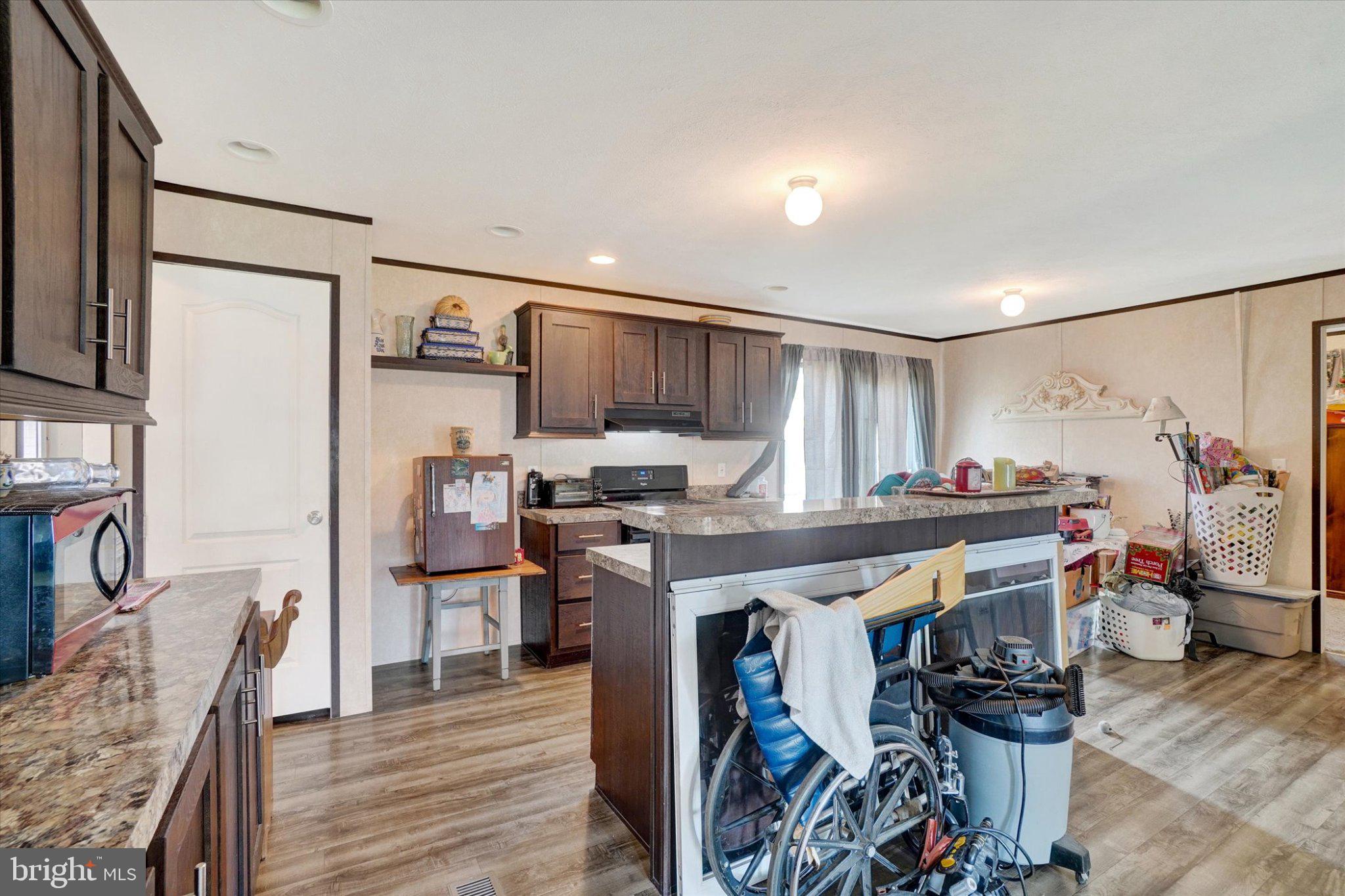 ROLLING HILLS ESTATES - Residential