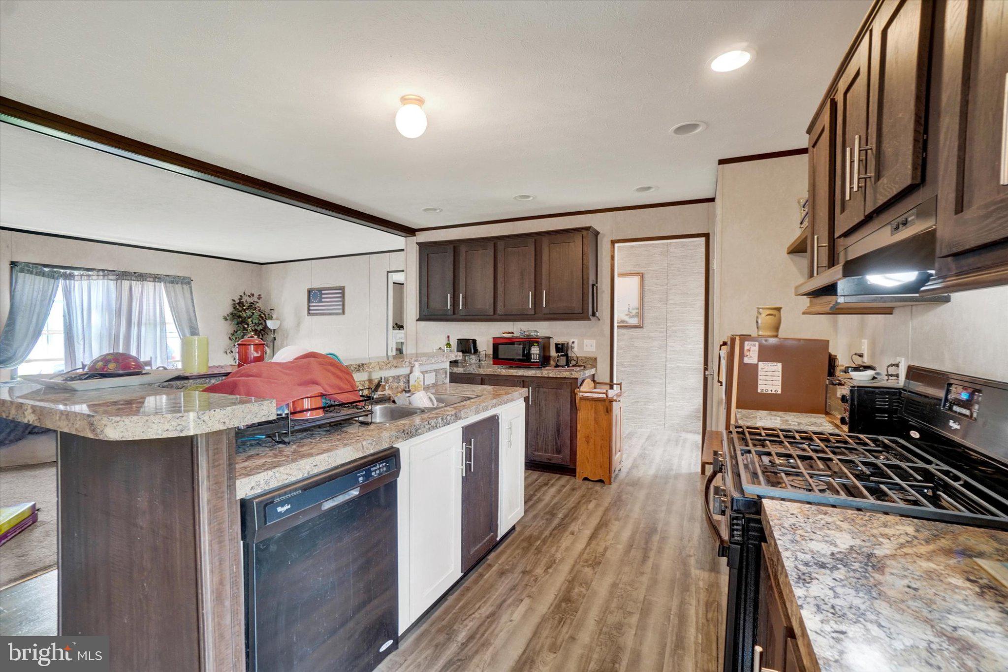 ROLLING HILLS ESTATES - Residential