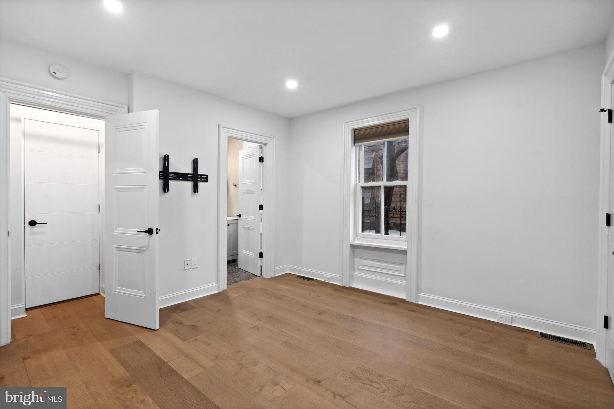 FAIRMOUNT - Residential