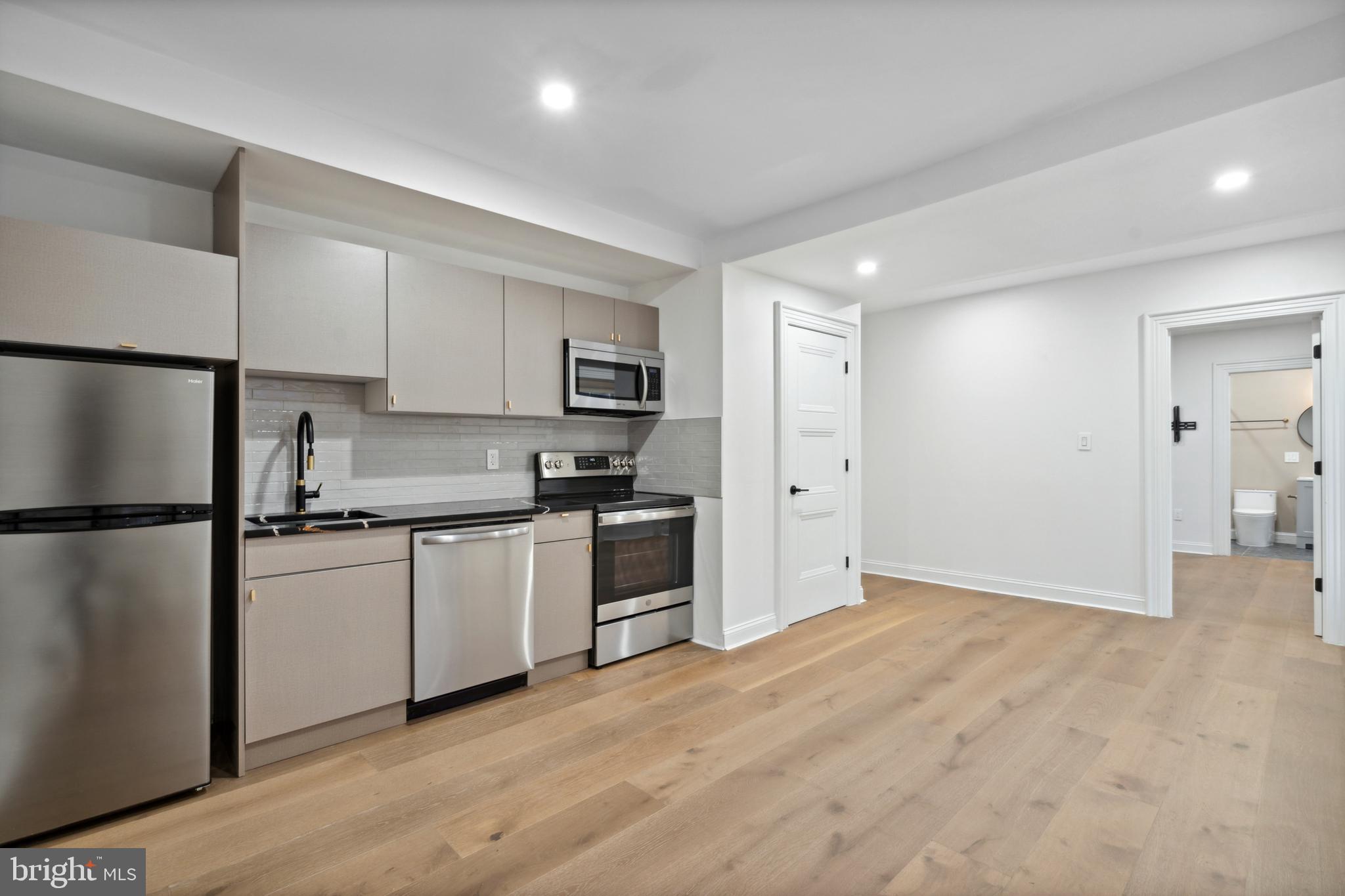 FAIRMOUNT - Residential