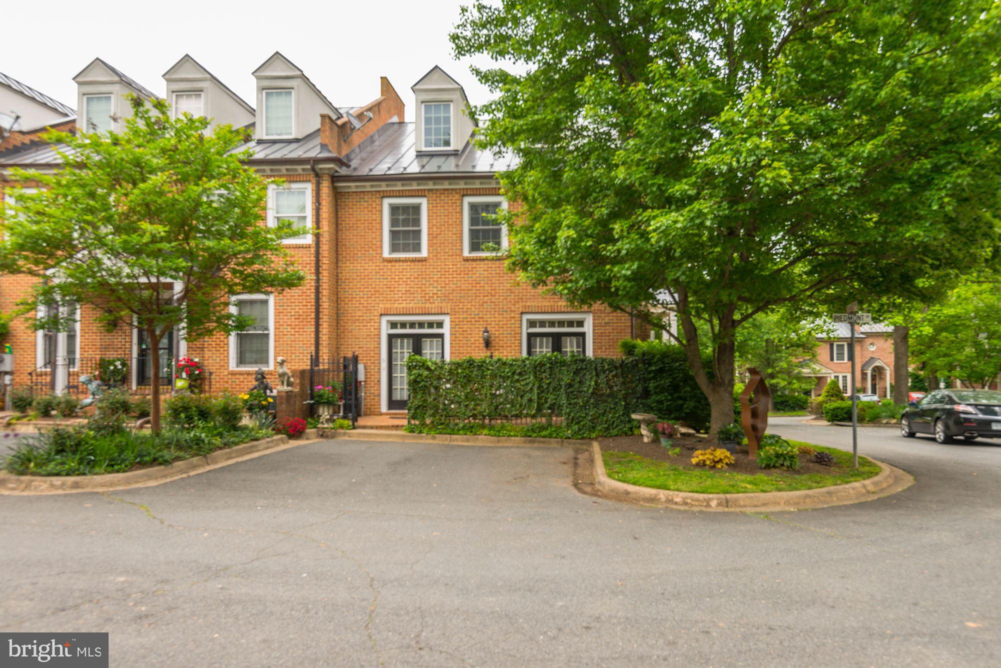 FEDERAL VILLAGE - Residential Lease