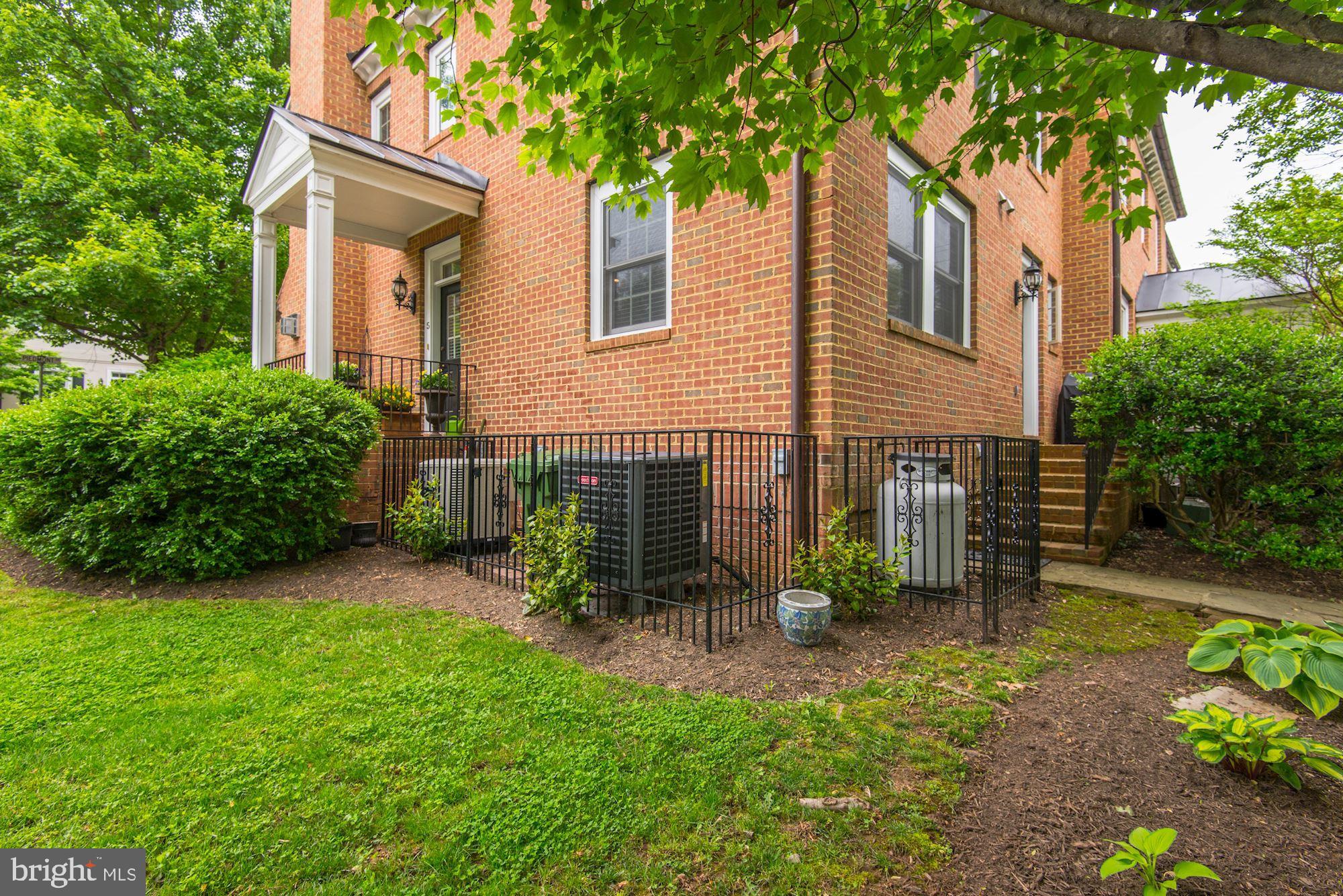 FEDERAL VILLAGE - Residential Lease