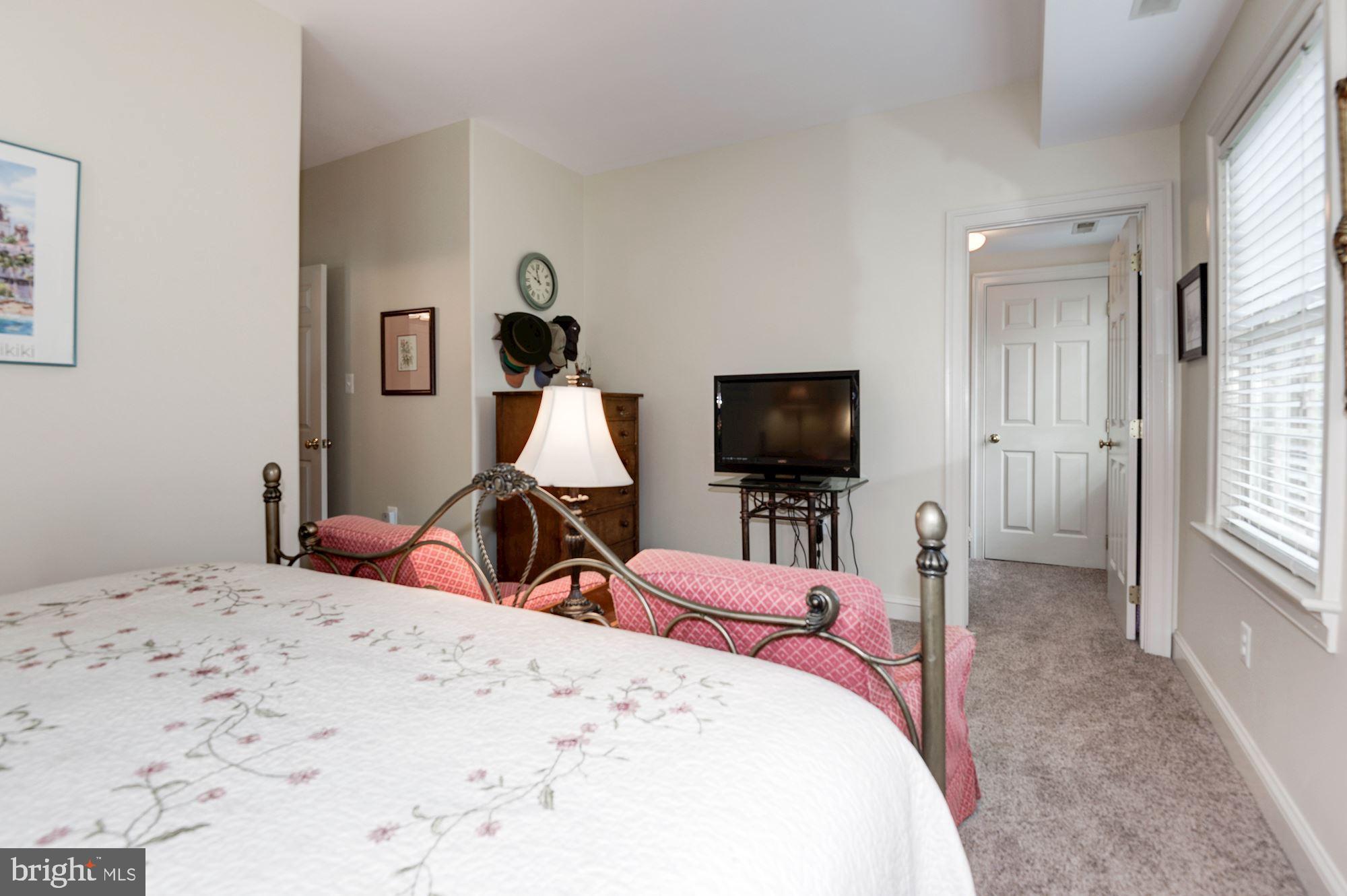 FEDERAL VILLAGE - Residential Lease