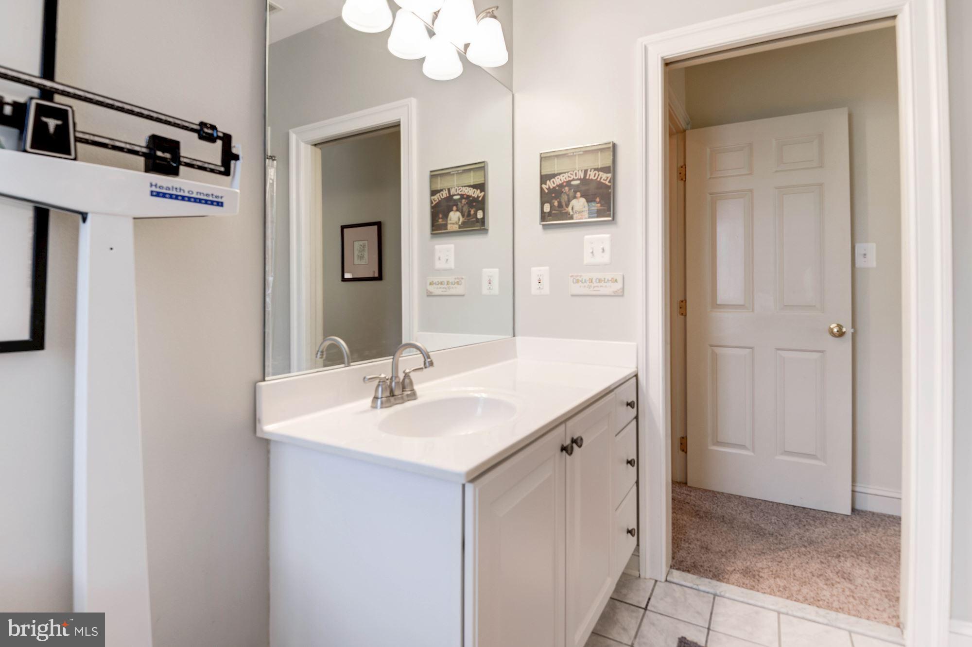 FEDERAL VILLAGE - Residential Lease