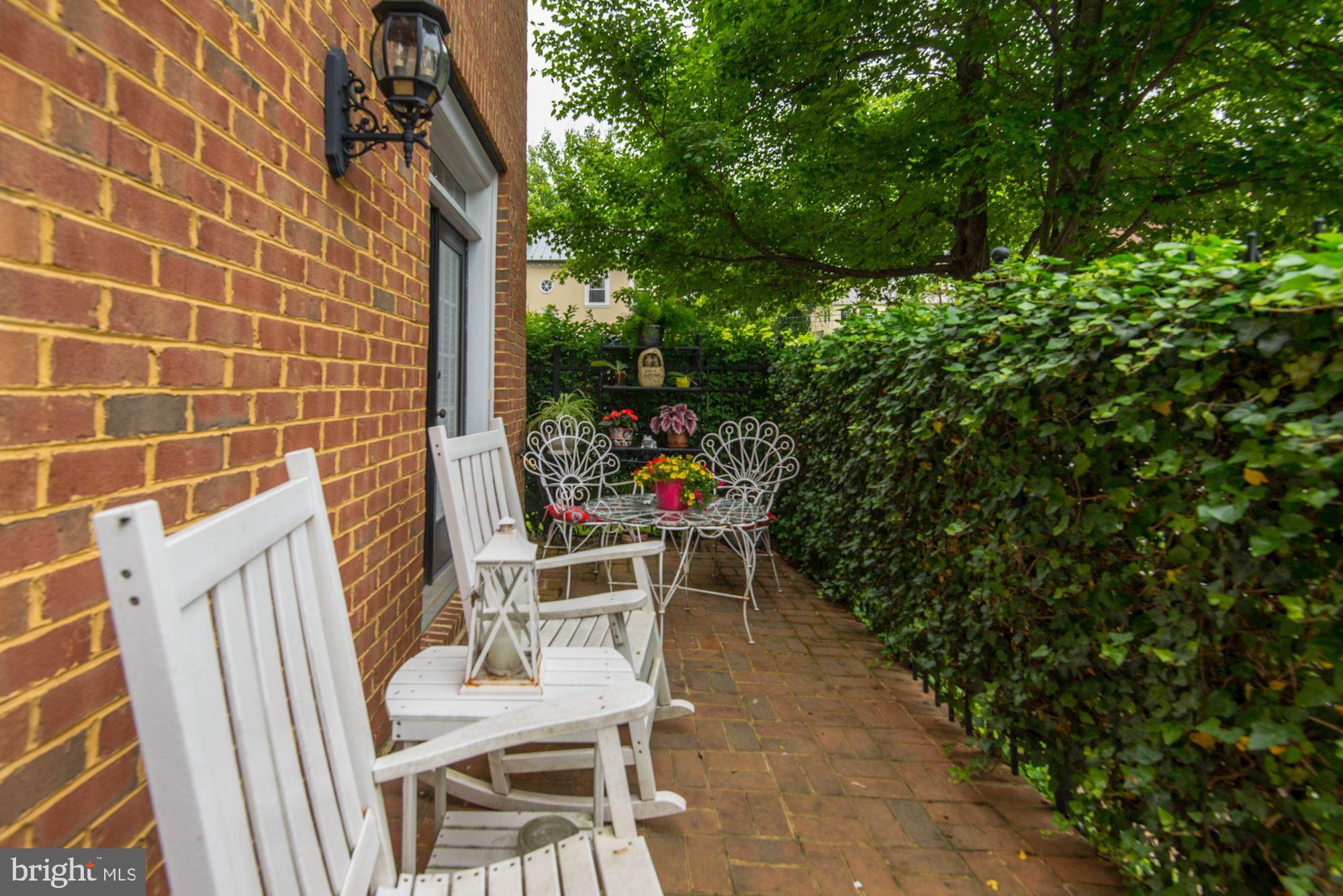 FEDERAL VILLAGE - Residential Lease