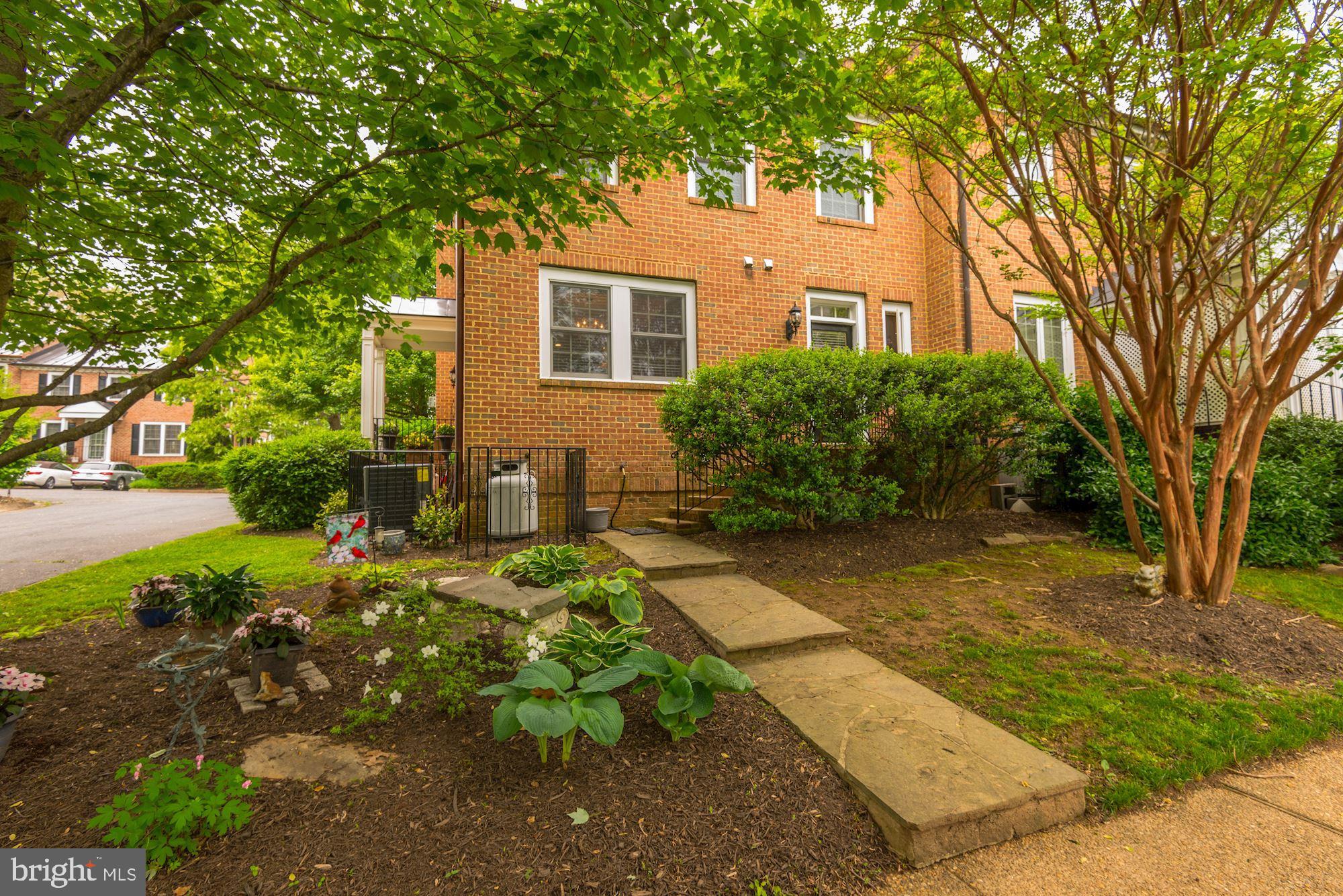 FEDERAL VILLAGE - Residential Lease