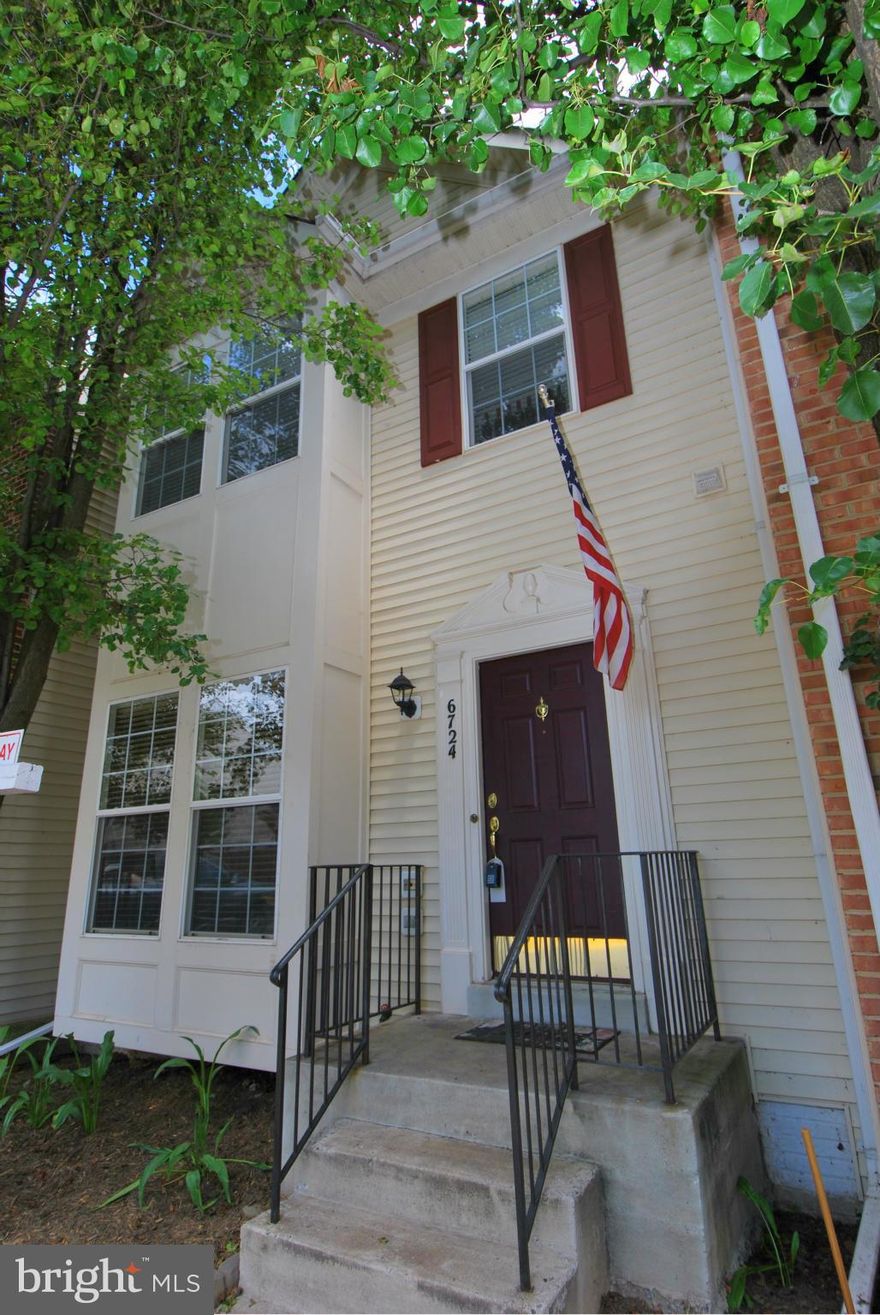 Fresh Paint. Spacious 4BR & 31/2 BA. TO DIE FOR KITCHEN with bkfast bar, hardwoods & cabinets galore. Lg Basement offers rec room w/ sep den/BR#4. Box bay extension. Premium lot with tranquil deck backing to trees. FR of Kitchen w/ Gas fireplace. Master with vaulted ceiling & Lux Master bath w/ jetted tub & sep shower. Fenced yard w/small shed. 2 assigned spaces.