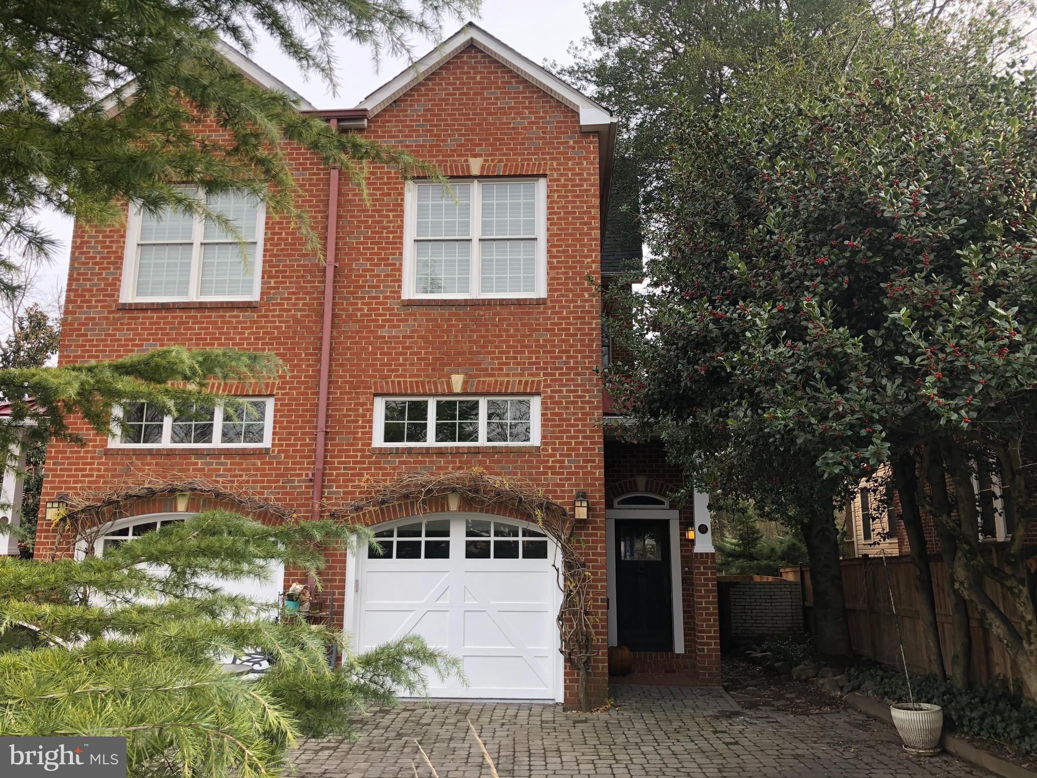 ROSEMONT - Residential Lease