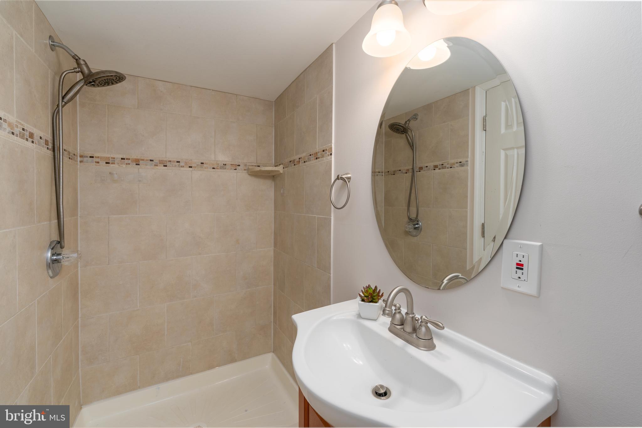 KNETTISHALL - Residential Lease