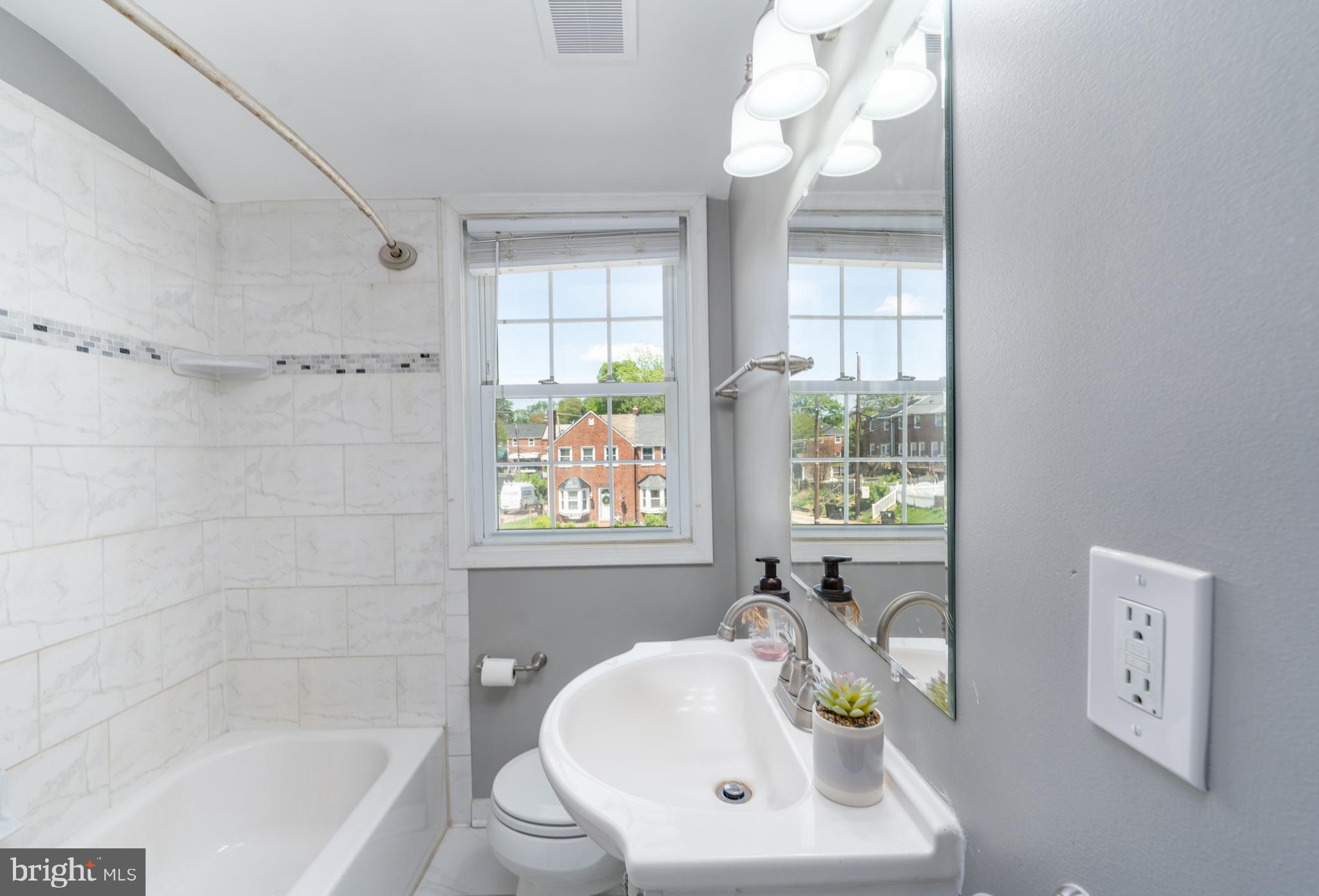 KNETTISHALL - Residential Lease