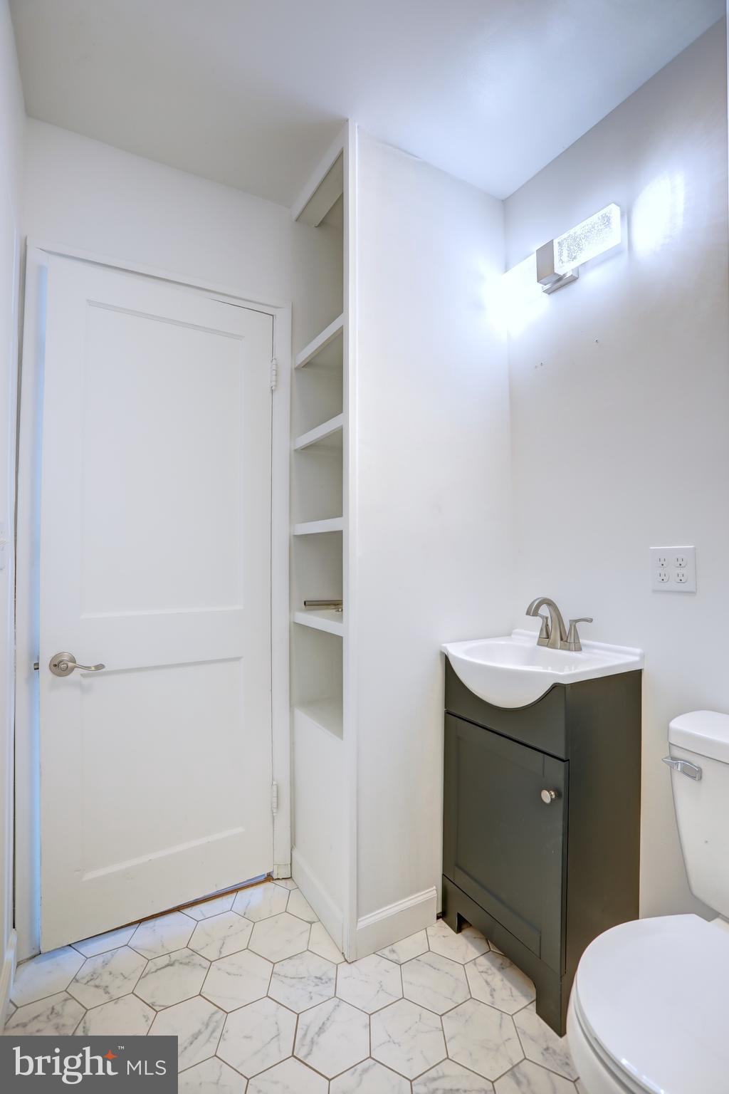 TOWN OF LOVETTSVILLE - Residential