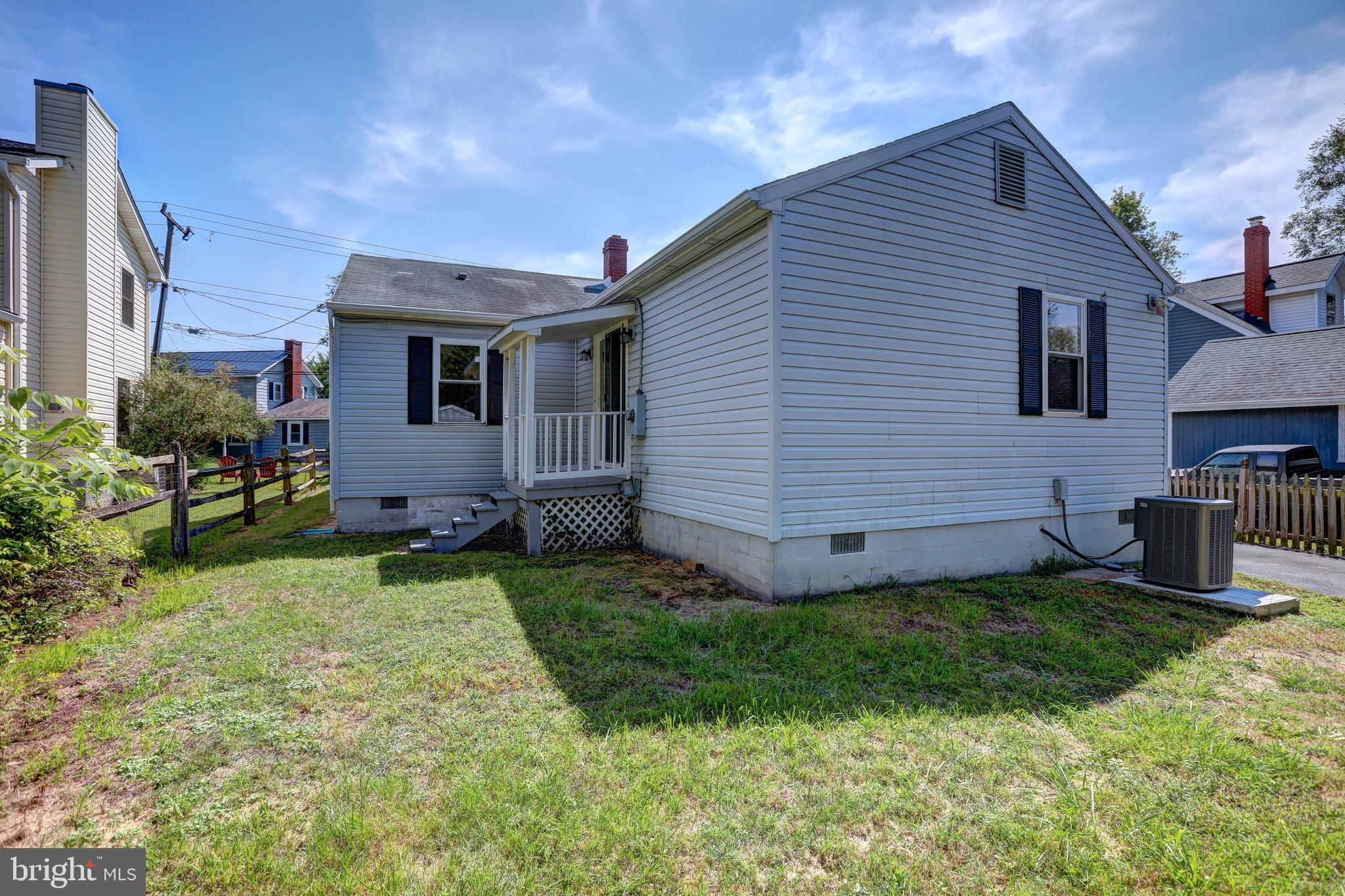 TOWN OF LOVETTSVILLE - Residential