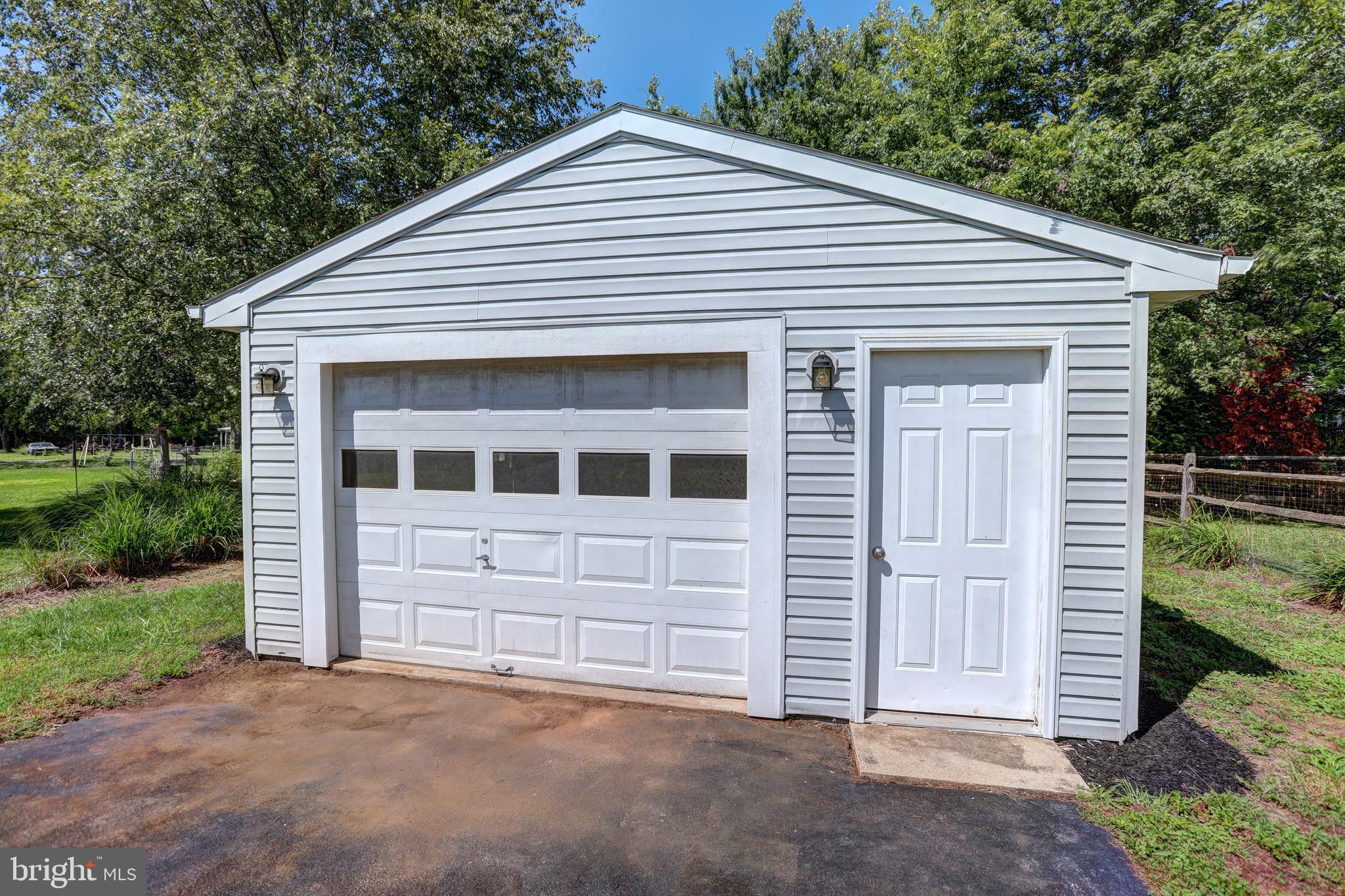 TOWN OF LOVETTSVILLE - Residential