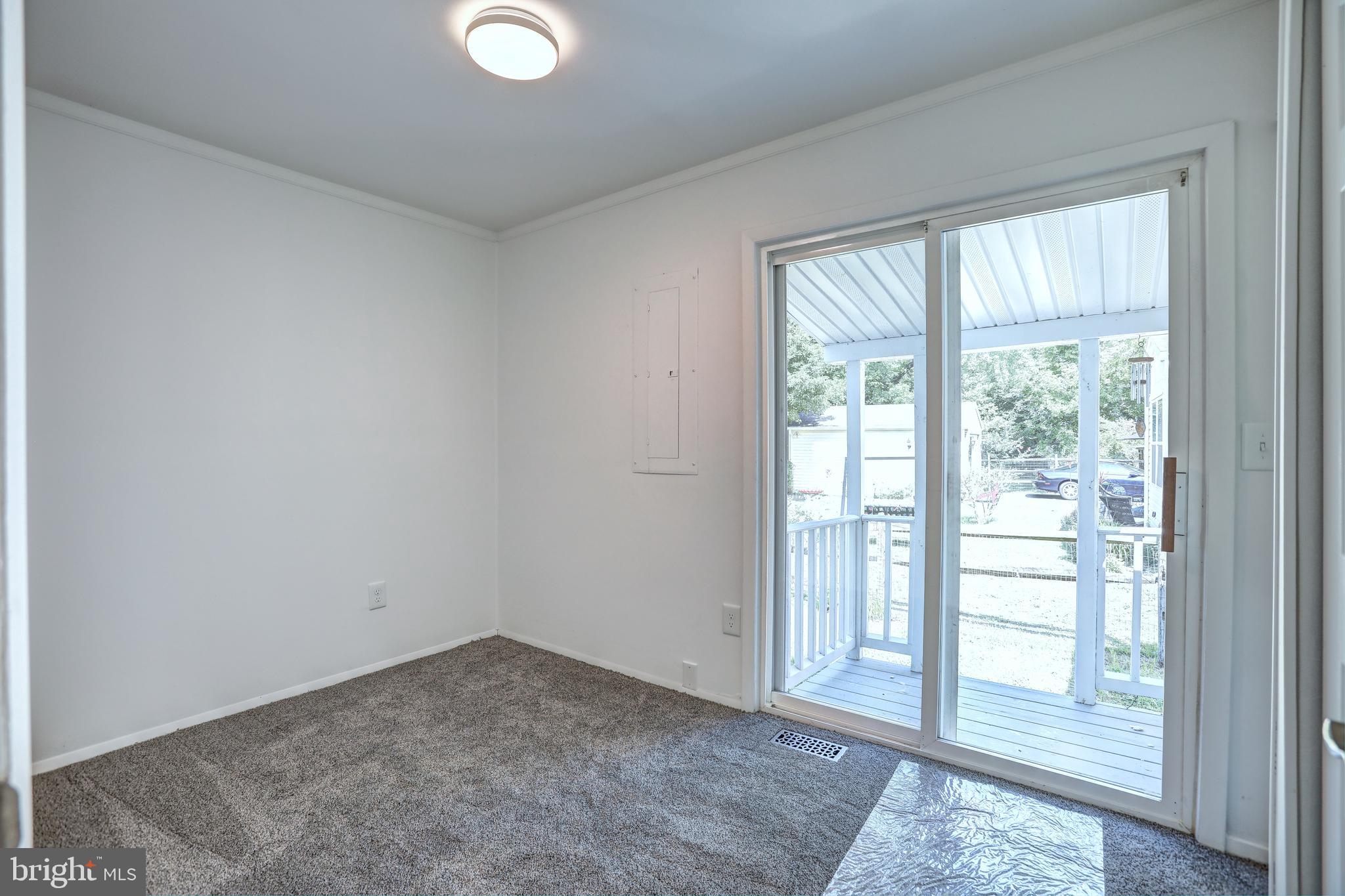 TOWN OF LOVETTSVILLE - Residential