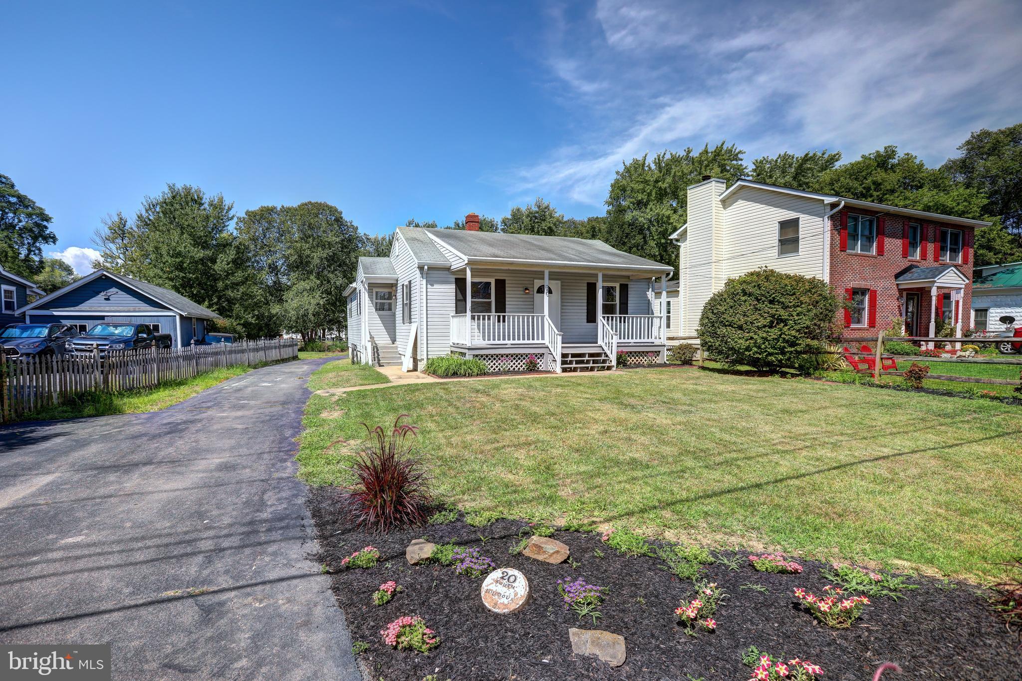 TOWN OF LOVETTSVILLE - Residential