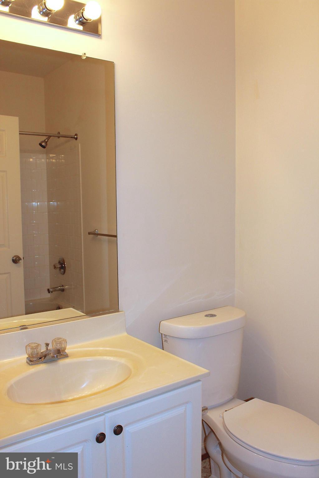 NANTUCKET MEWS @ CROFTON - Residential