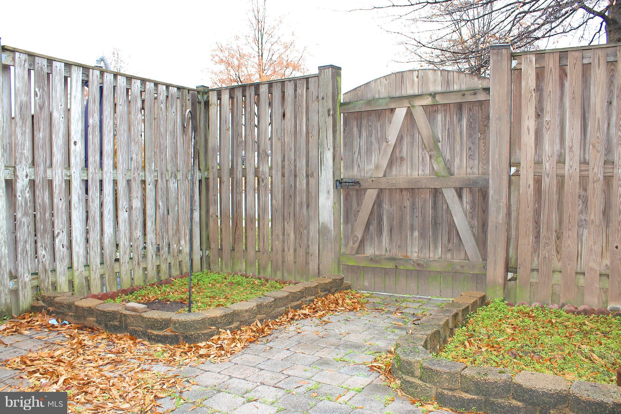 NANTUCKET MEWS @ CROFTON - Residential