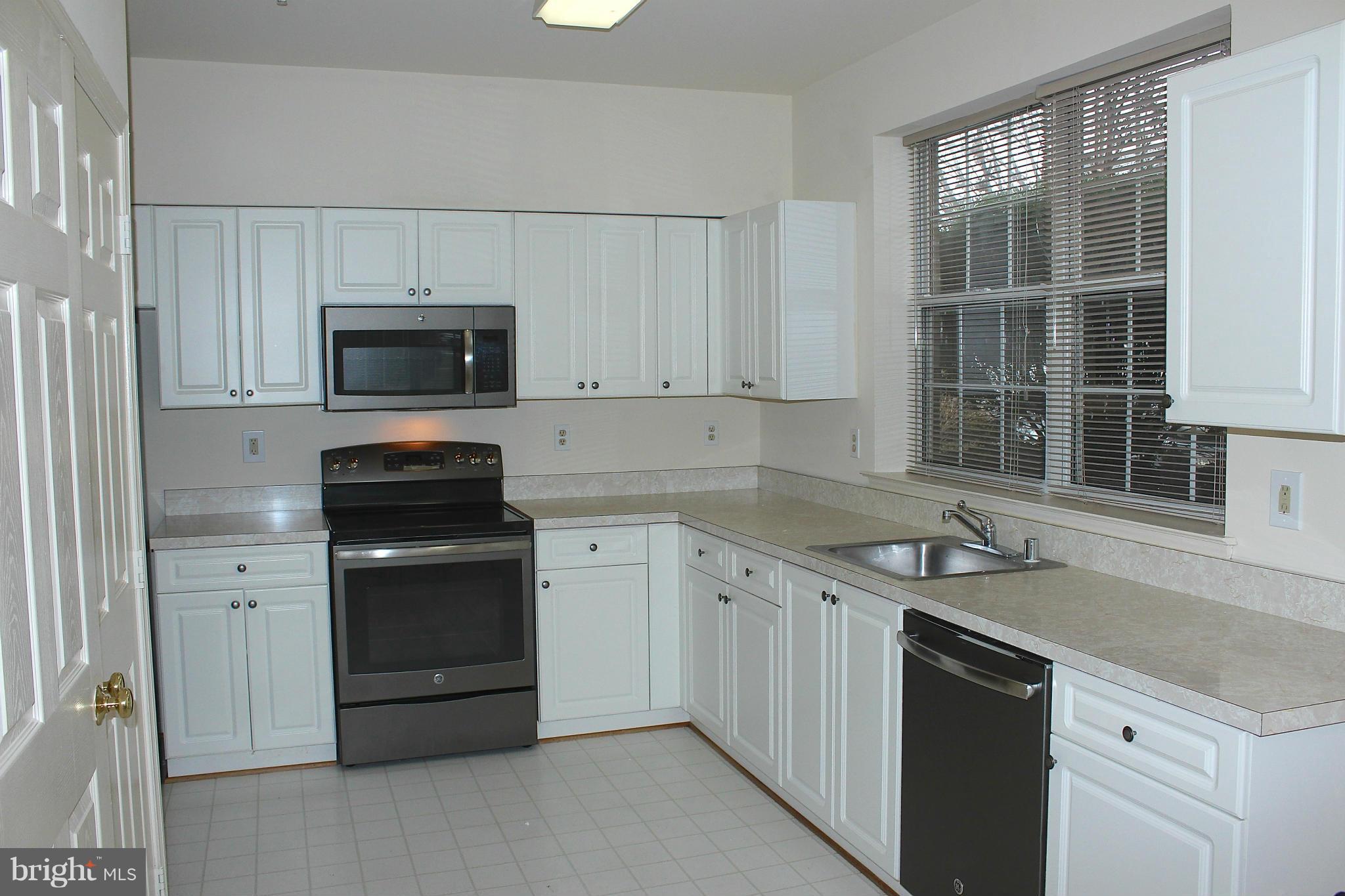 NANTUCKET MEWS @ CROFTON - Residential