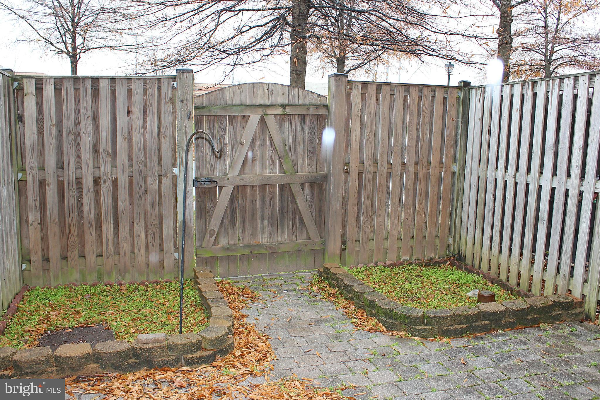 NANTUCKET MEWS @ CROFTON - Residential