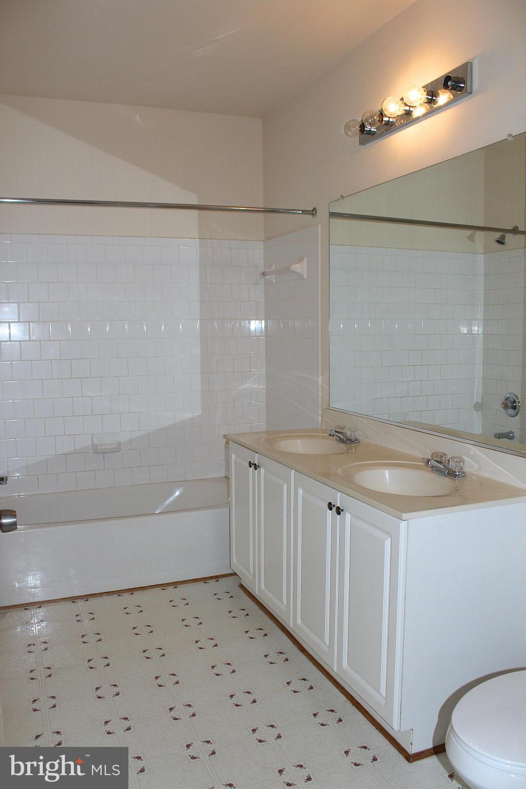 NANTUCKET MEWS @ CROFTON - Residential