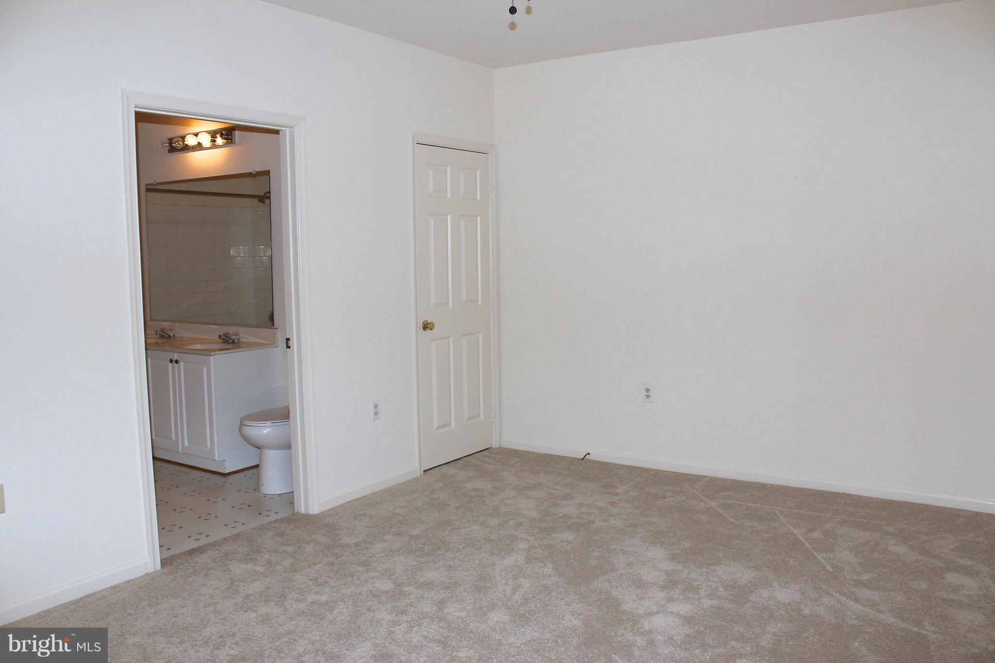 NANTUCKET MEWS @ CROFTON - Residential