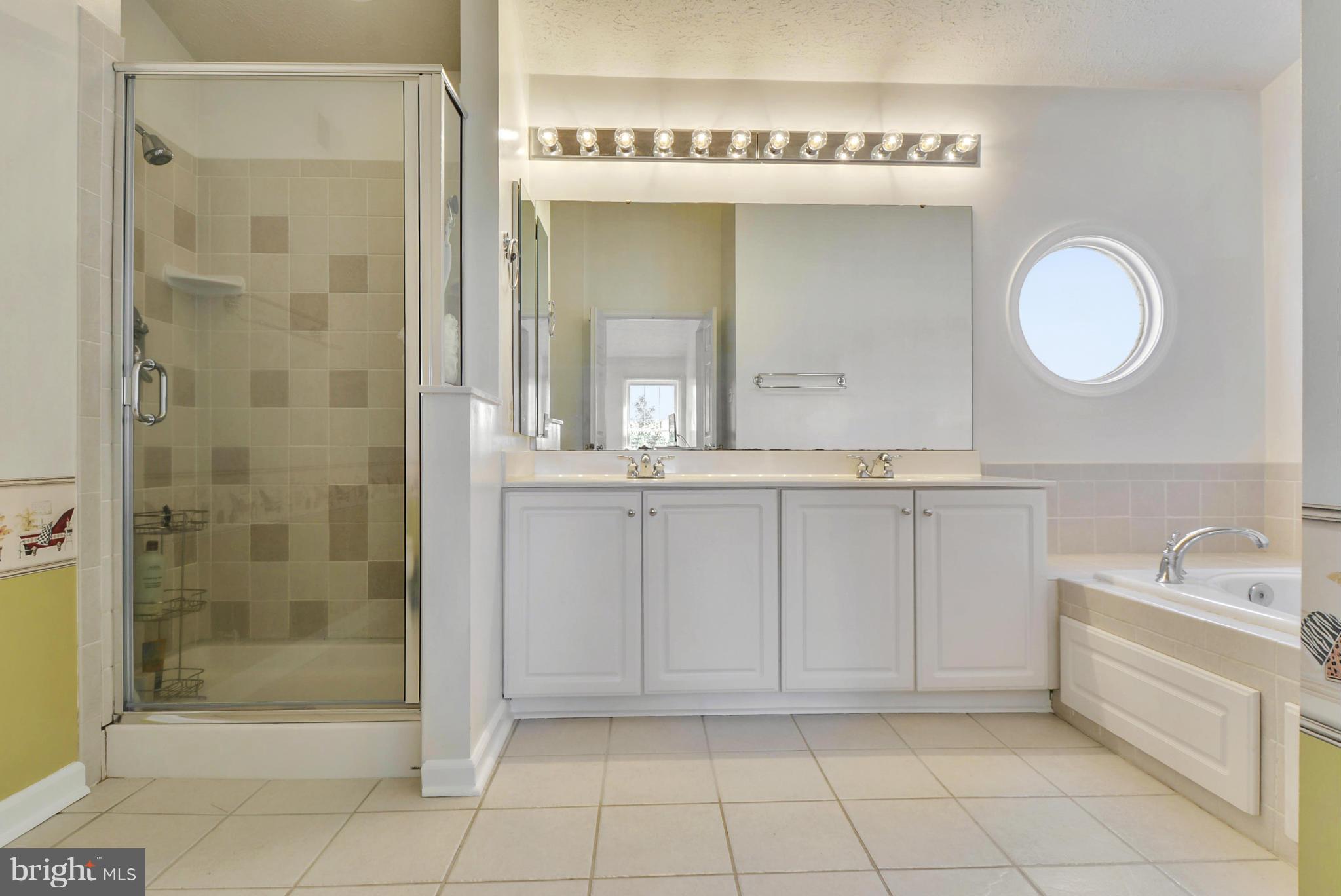 SEVEN OAKS - Residential