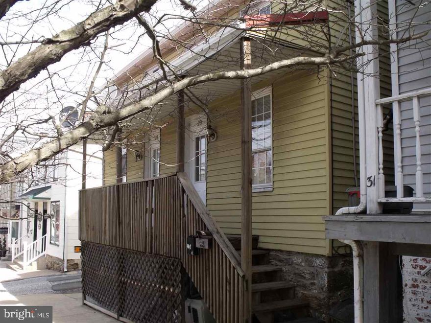 Great location!  Walk to food, shopping. Easy access for Maryland commuters.  1 bedroom with pass-thru to add'l small bedroom. Tenant pays Electric and gas. Trash, water, sewer and lawn maintenance by owner. 12 month lease.   NO smoking inside, NO pets.