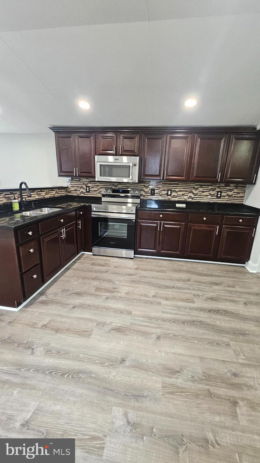 FOXWOOD VILLAGE - Residential