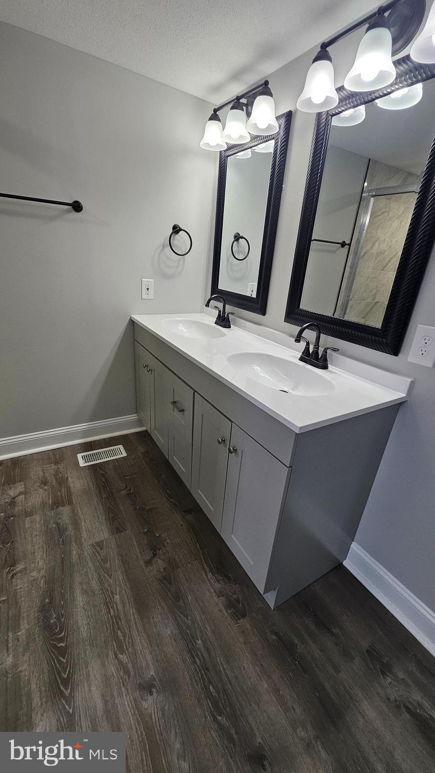 FOXWOOD VILLAGE - Residential