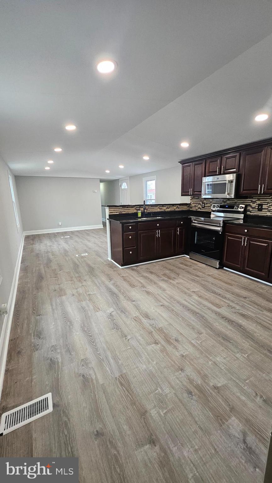 FOXWOOD VILLAGE - Residential