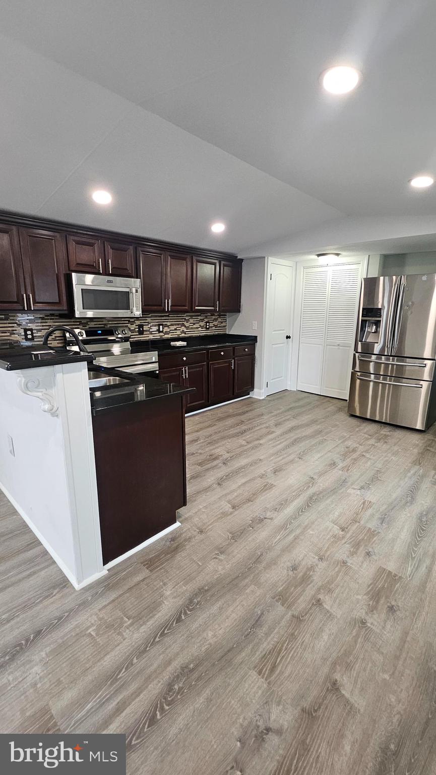 FOXWOOD VILLAGE - Residential