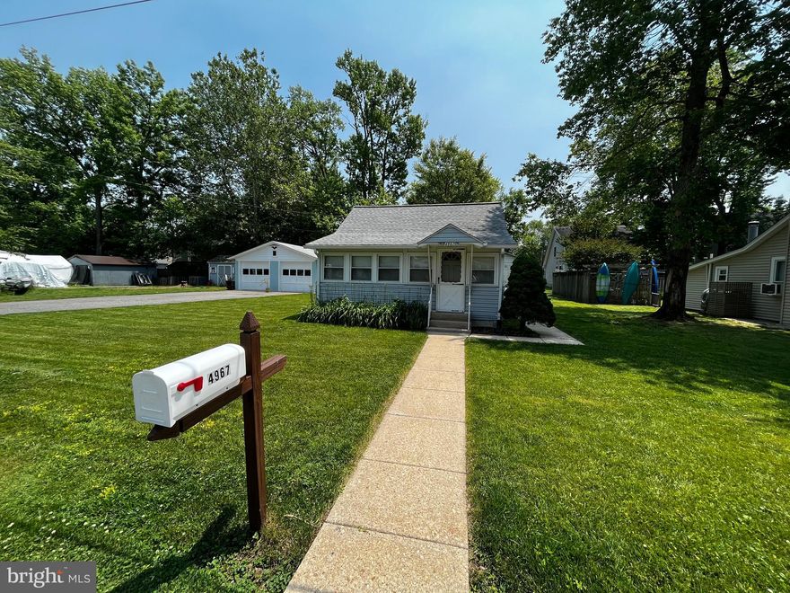 Located in Avalon Shores, Shadyside.  This is a 1 Bed 1 Bath cottage with 2-car garage and large yard.  New mini-split HVAC installed in 2023, full bathroom renovation as well.   Kitchen has gas oven and full size refrigerator, other features include a enclosed porch/sunroom.