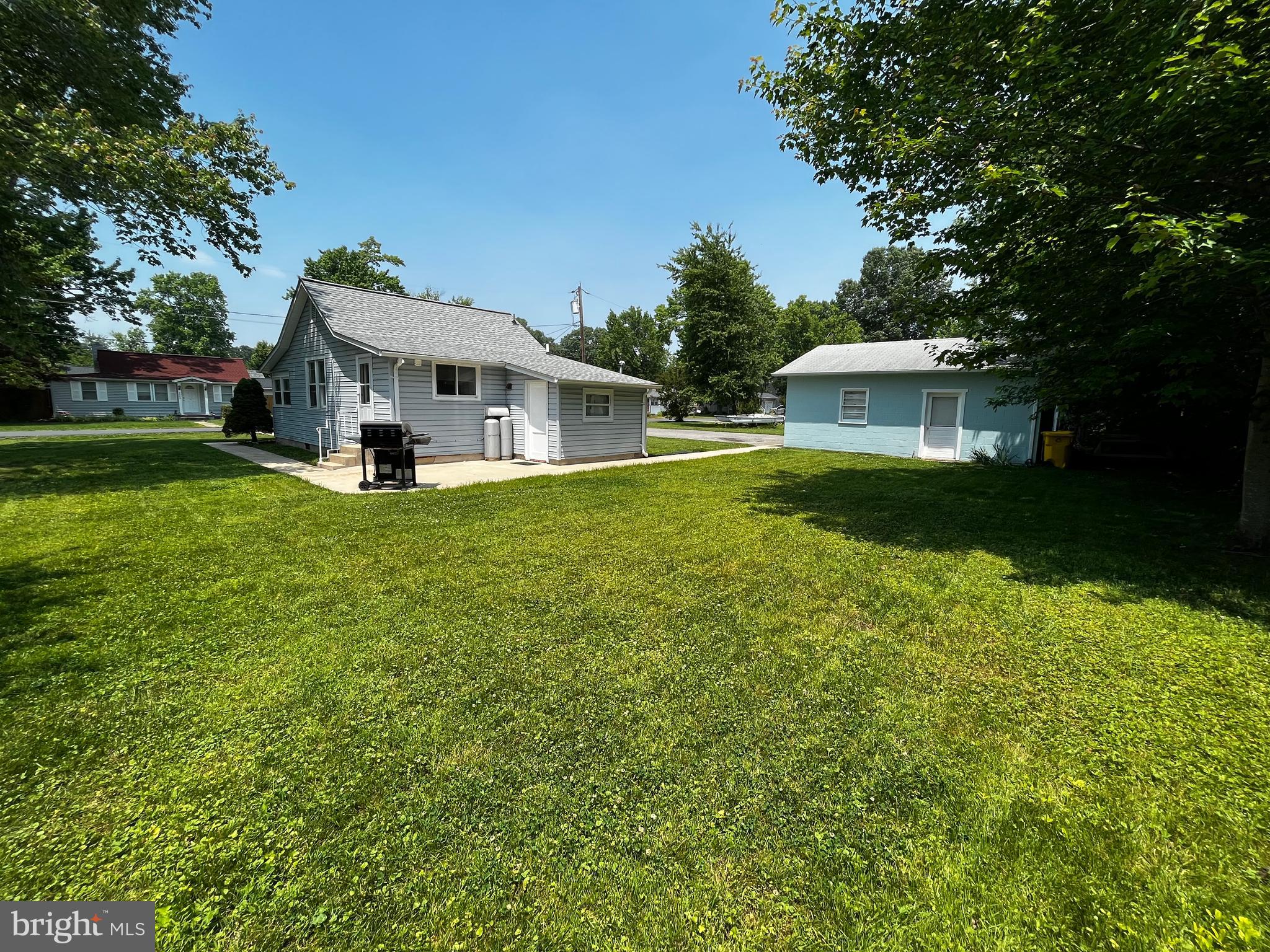 AVALON SHORES - Residential Lease