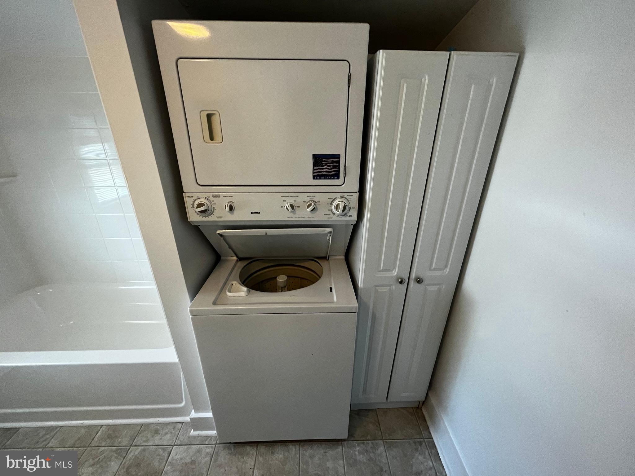 AVALON SHORES - Residential Lease