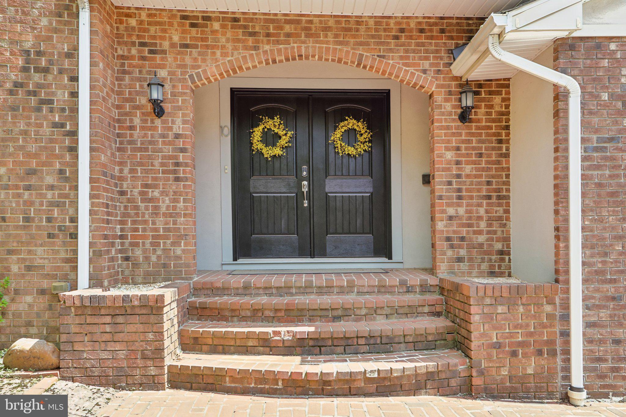 10 E RED OAK DRIVE