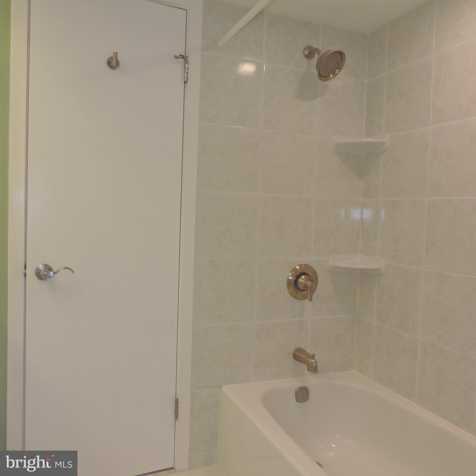 SKYLINE SQUARE CONDO - Residential Lease