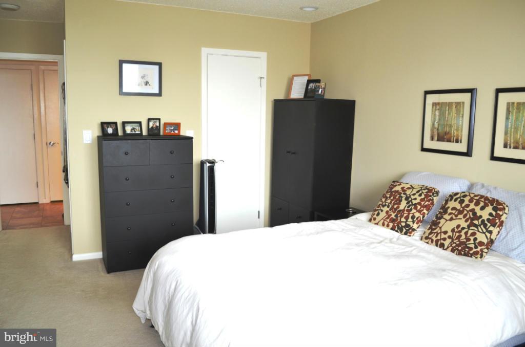 SKYLINE SQUARE CONDO - Residential Lease