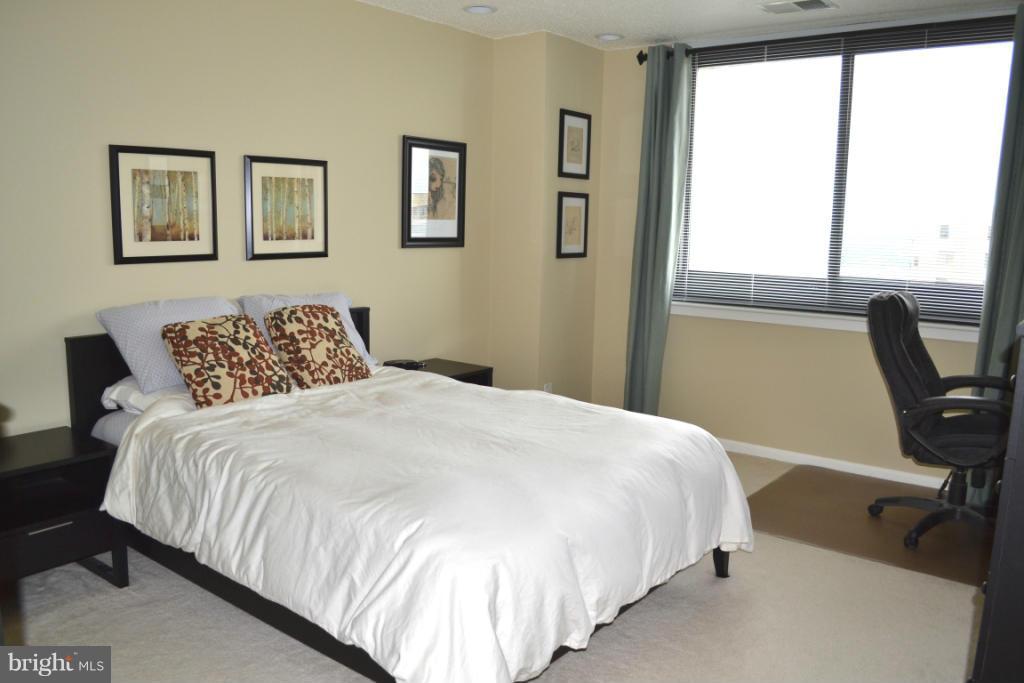 SKYLINE SQUARE CONDO - Residential Lease