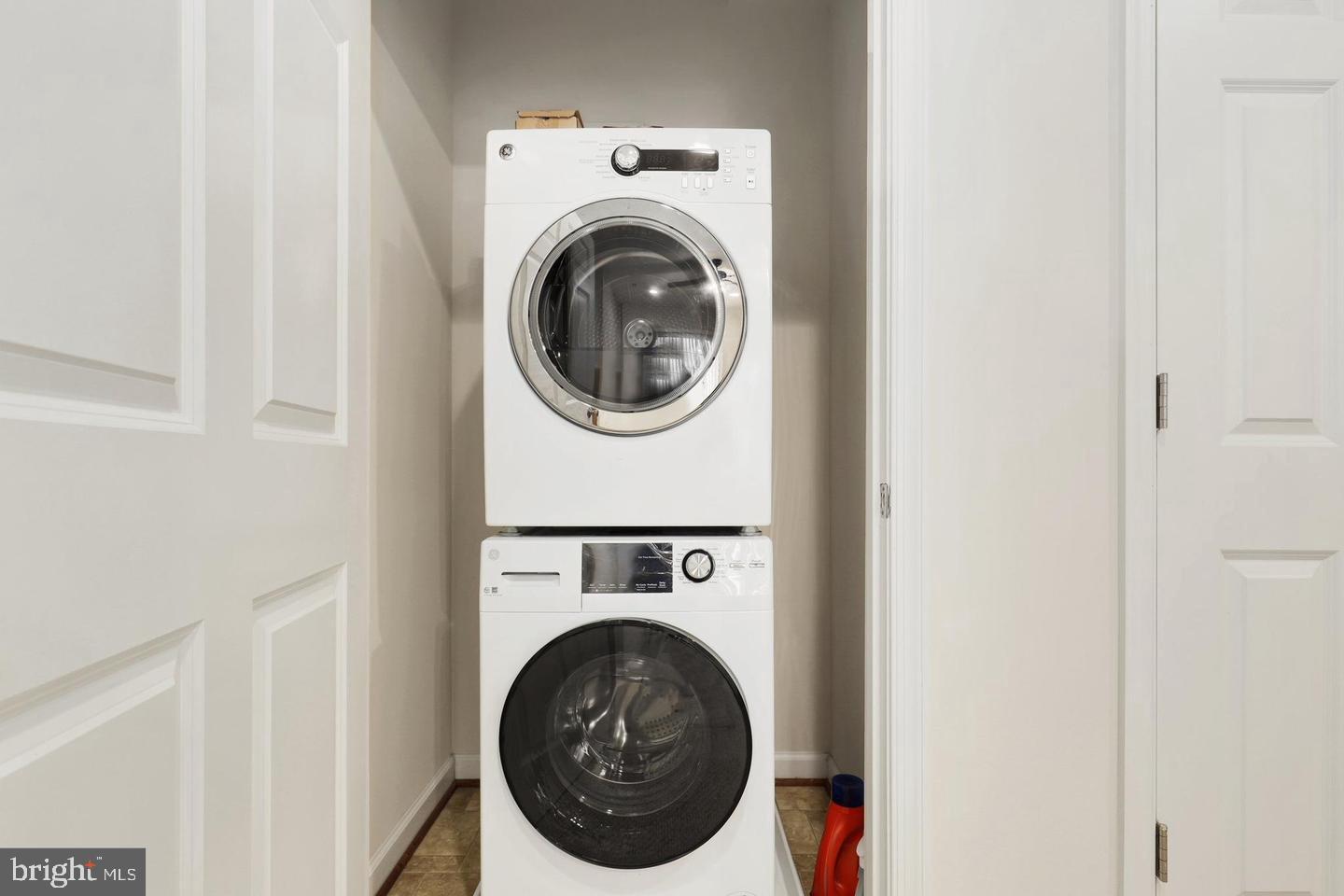 VILLAGE AT WOODSTREAM - Residential Lease